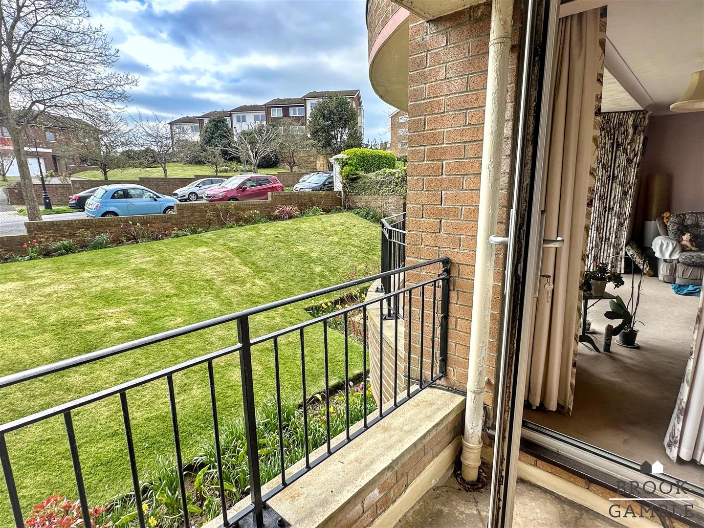 3 Bedroom Flat. St. Johns Road in Eastbourne,  10